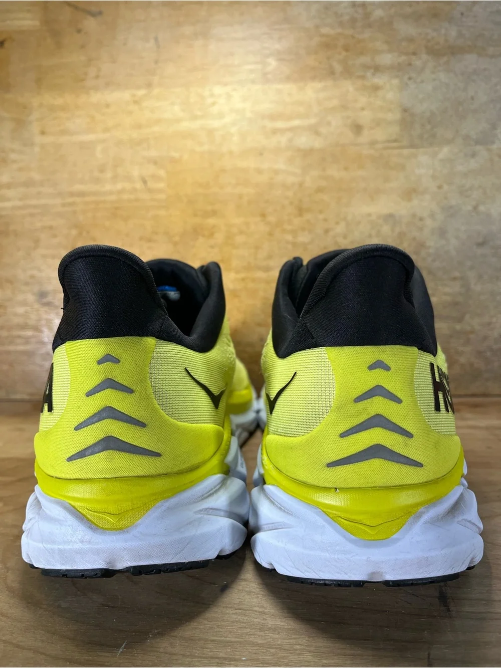 Hoka One One Clifton 8 Mens Size 13 (D) Running Shoes Sneakers Yellow Black